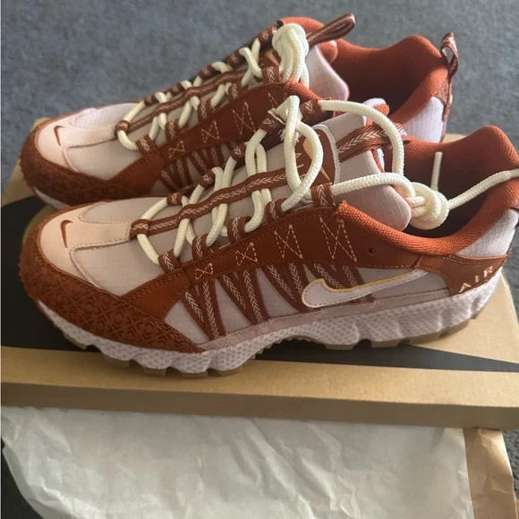 Nike Air Humara FM Sneakers - Picture 6 of 8